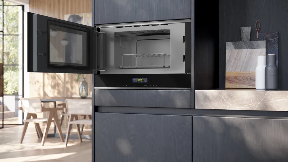 IQ700 Built-In Microwave Oven Black BE732L1B1I