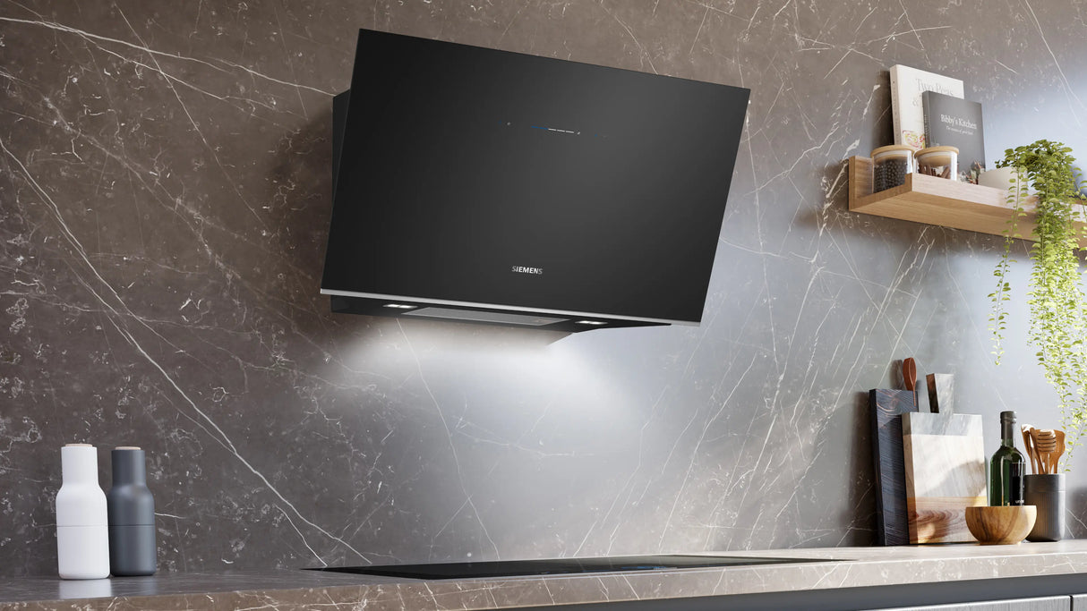 iQ700 90 cm Wall-Mounted Cooker Hood Clear Glass Black LC91KLT60