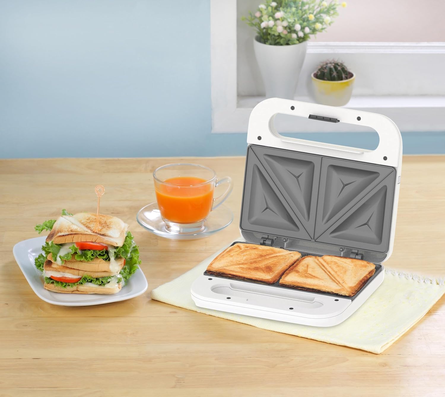 Westinghouse Electric 760W 4 Slice Sandwich Maker & Toaster White | Non-Stick Coated Dual Grill Sandwich Plates for Sandwiches at Home | Power in & Ready Indicators