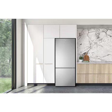 453L UltimateTaste 500 Bottom Freezer Refrigerator EBE4502C-S RIN