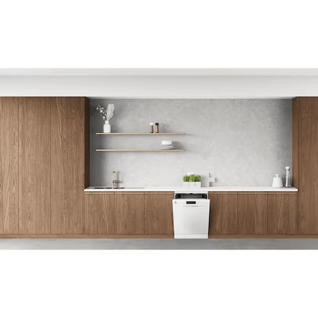 60cm UltimateCare 300 Freestanding Dishwasher with 13 place settings ESA47220SW