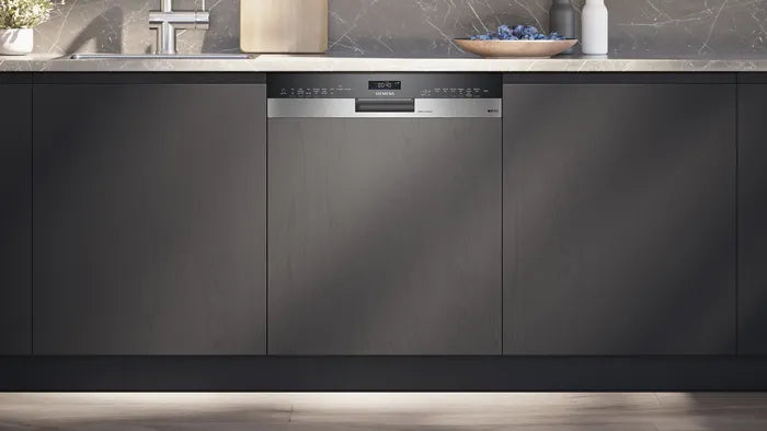 iQ700 semi-integrated dishwasher 60 cm Stainless steel (Home Connect) SN57ZS00VI