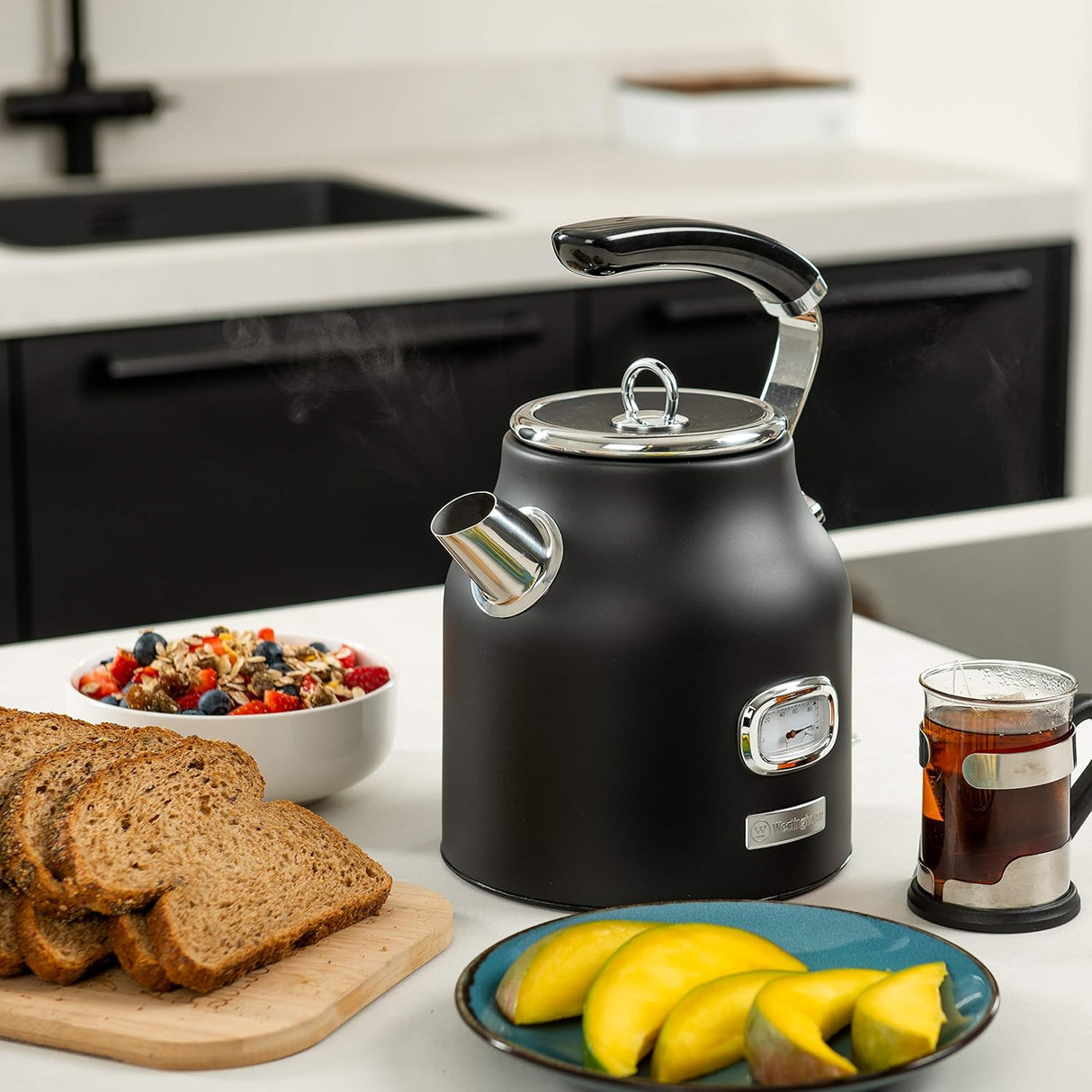 Westinghouse Retro Kettle - 1.7 Liter Electric Kettle - Fast Boil - Water Boiler For Hot Drinks - Quiet Boil & Detachable Filter - 2200W Kettle (Black)