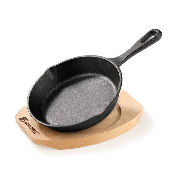 Cook & Share 15 cm (400ml) Cast Iron Mini Frypan, Comes with Wooden Tray, Induction Bottom BG-34210-BK