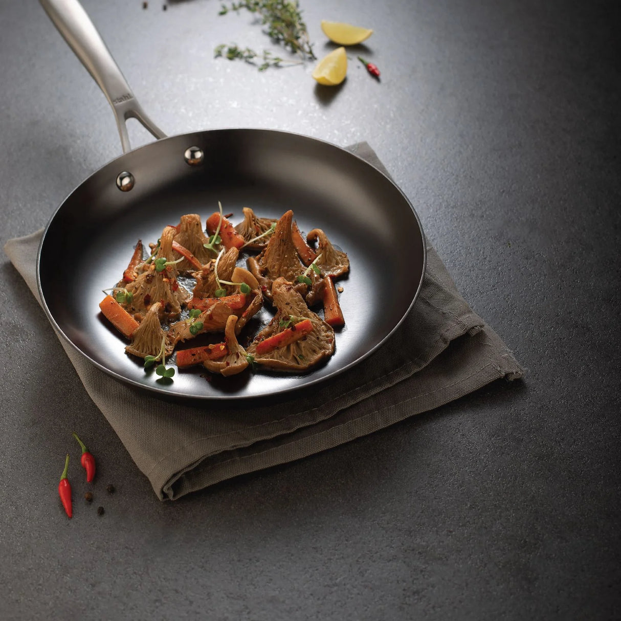 Stahl Frypan - Cast Iron Blacksmith Plus Series 7428 (28cm)