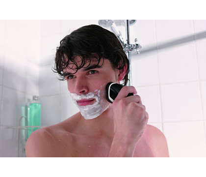 Philips Electric Wet and Dry Aqua Touch AT610/14 Men's Shaver , Black