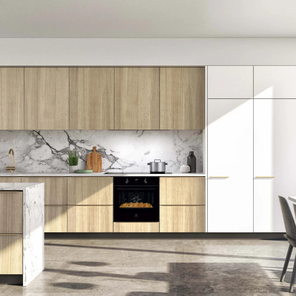 60cm Built-In Oven with Air Fryer UltimateTaste 500 72L (KOIGH00KA2)