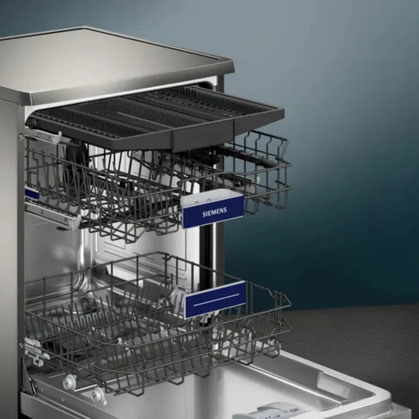 Siemens 15 Place settings free standing dishwasher - racks view.